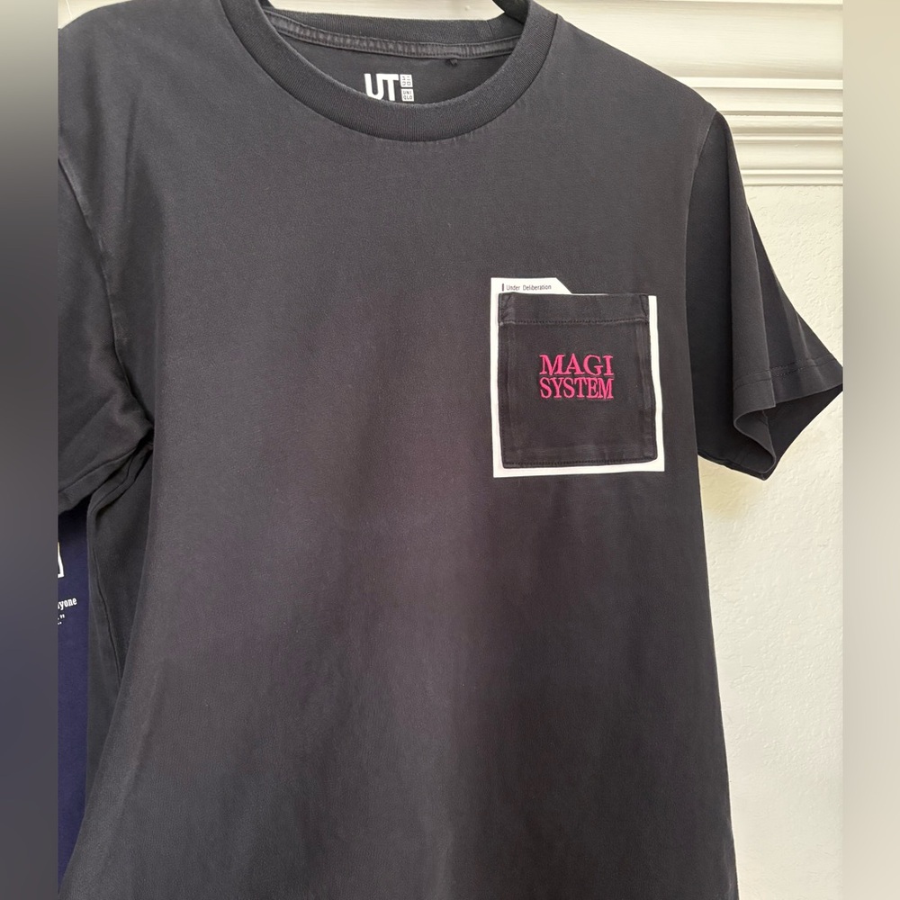 Uniqlo Mens UT Magi System Short Sleeve Crew Neck Graphic Print Black T Shirt